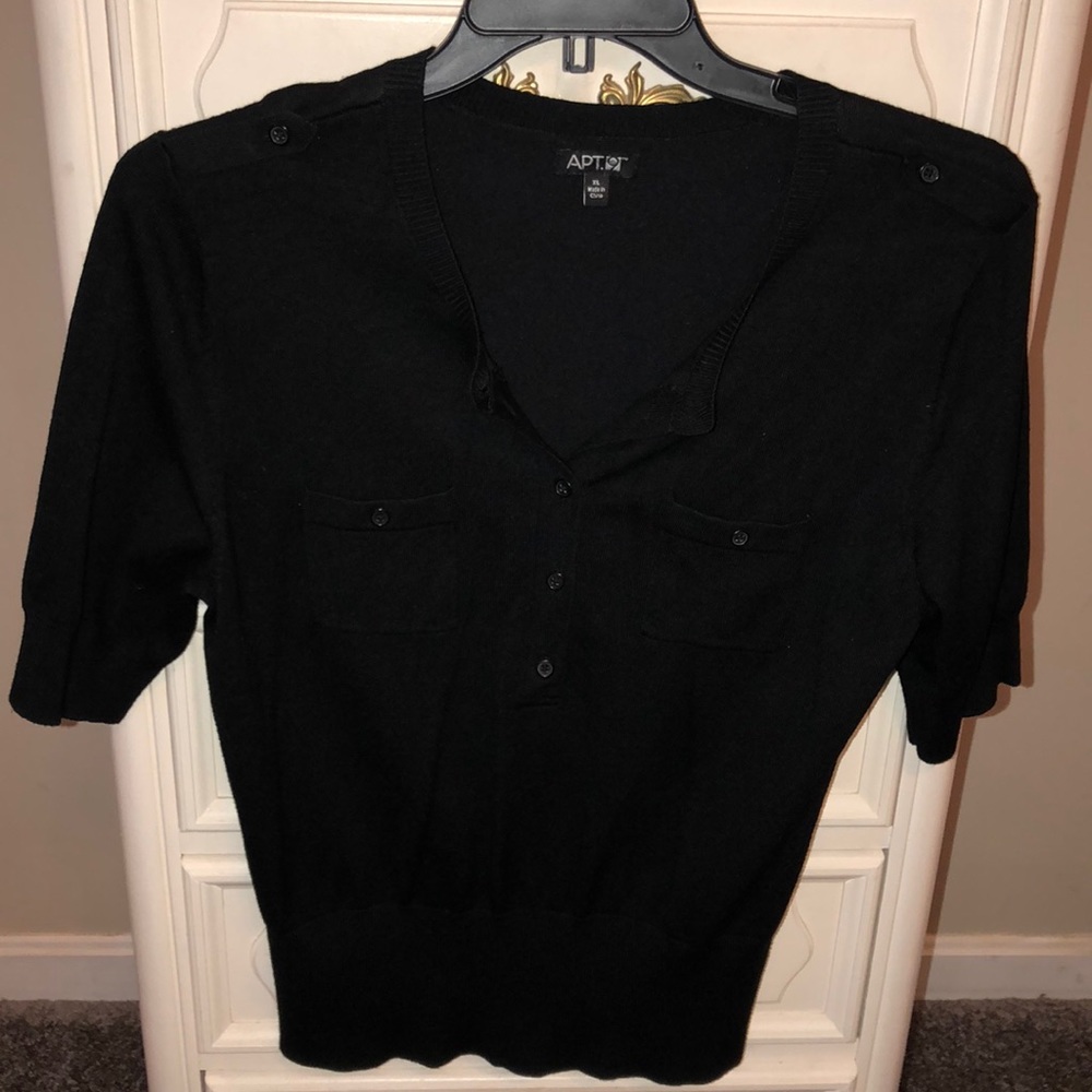 Short sleeve sweater